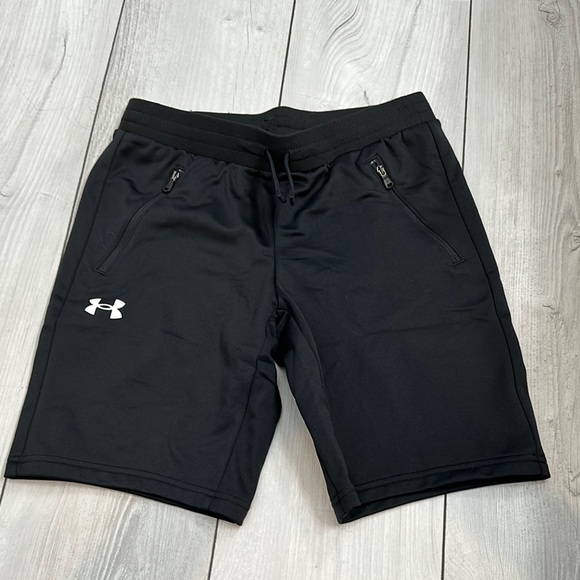 NWOT Under Armour Boys UA Pennant Shorts - Picture 4 of 6
